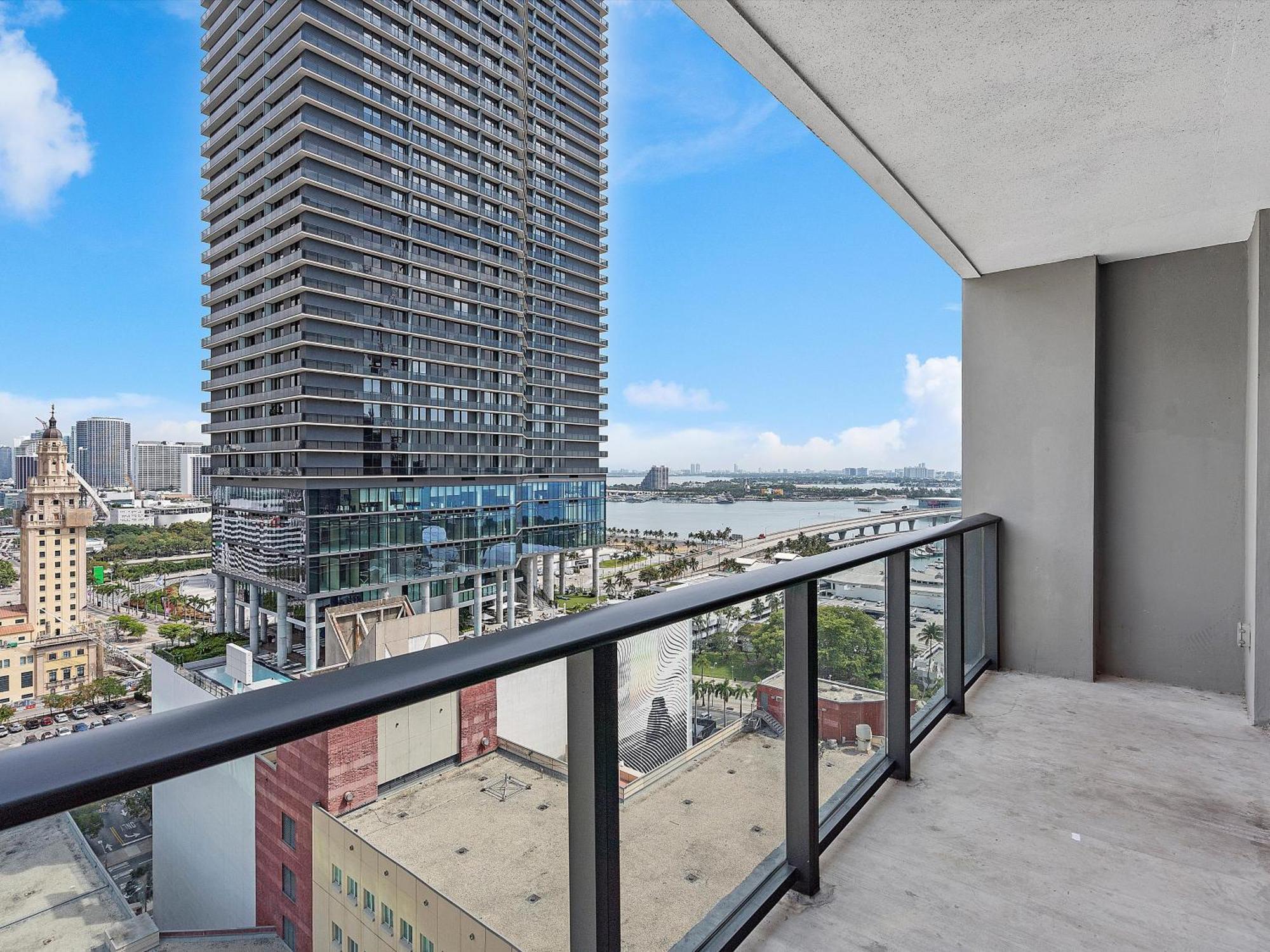X- Lounge V - High-rise With Rooftop Pool In Downtown Aparthotel *