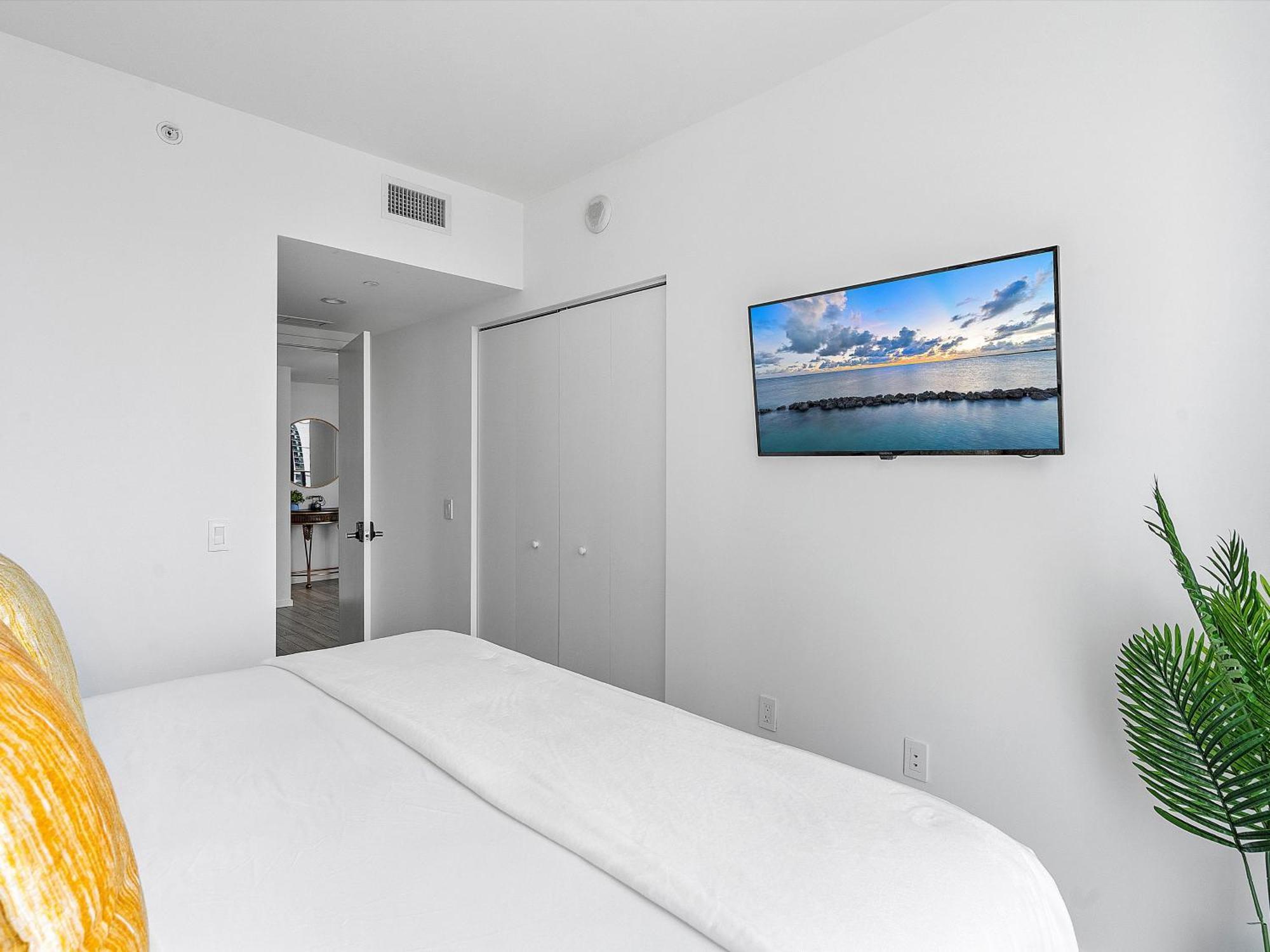 New! X Lounge V - High-rise With Rooftop Pool In Downtown Apartahotel *